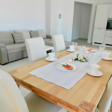 Guest house Diamant Baska Voda